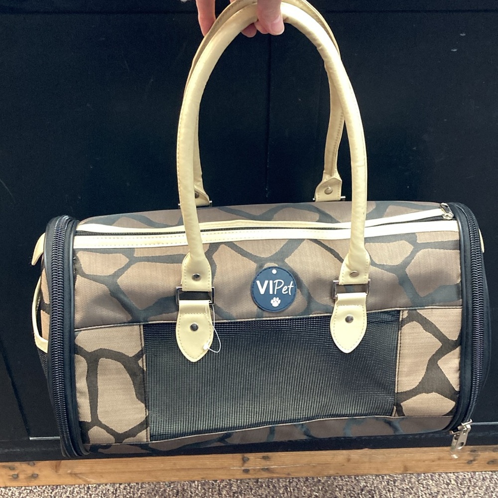 VIPet Black and Tan Pet Carrier NWOT